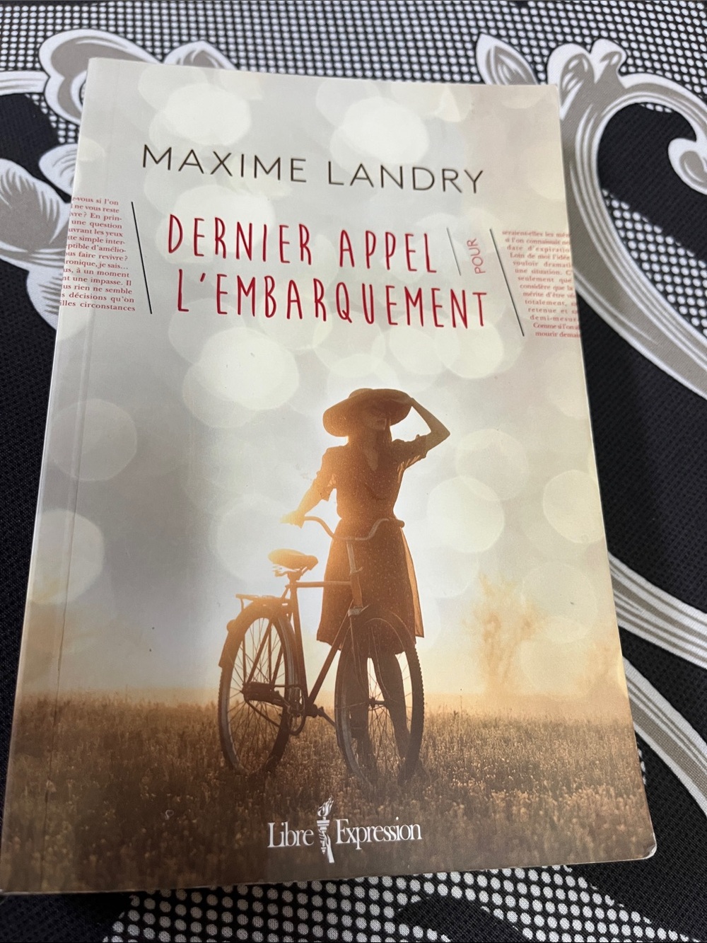 # 80.Dernier Appel pour l'Embarquement by — Cream & Brown Cover
Maxime Landry